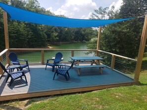Outdoor dining - LakeFront Cabin Private Dock ez access nr Smoky Mtn dates avail (Dandridge)