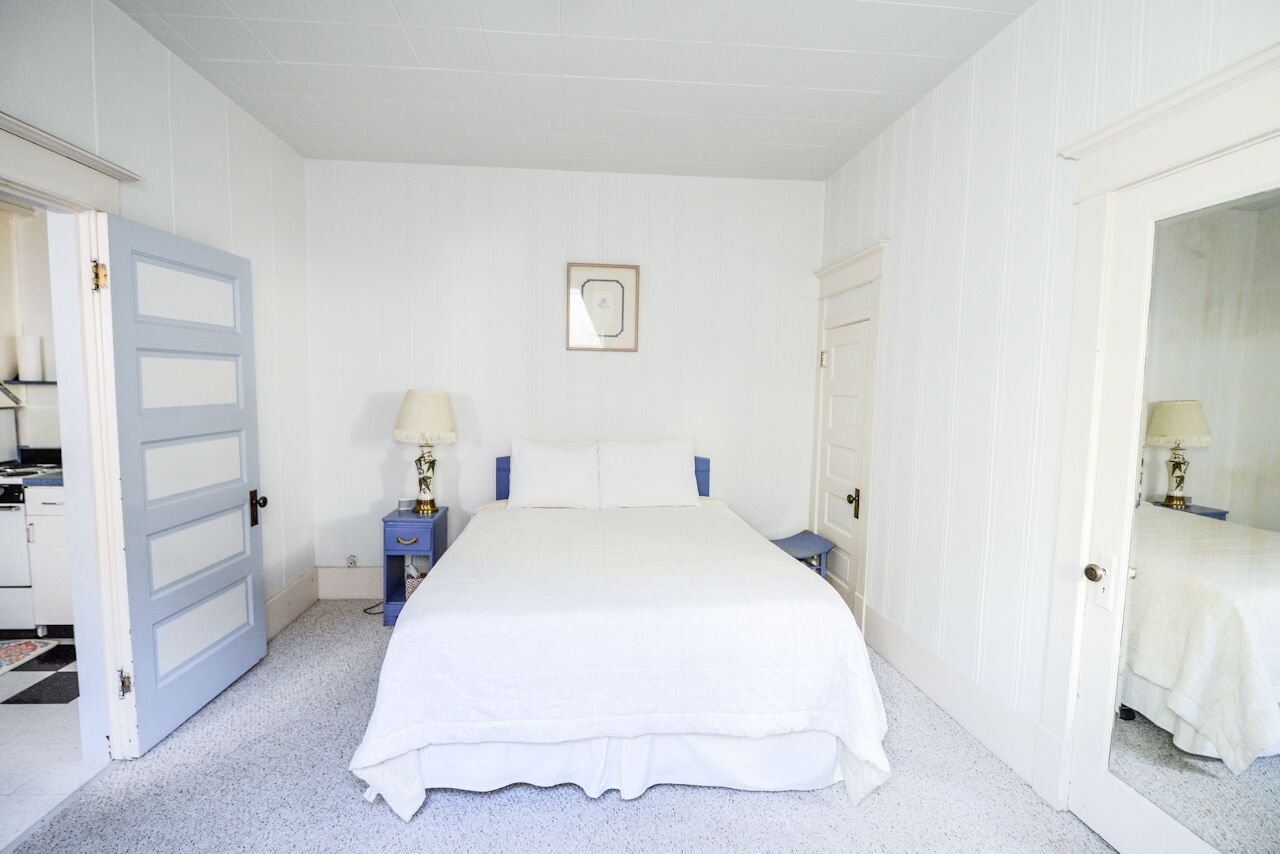 Historic 1 Bedroom Apartment Downtown Near Shopping Restaurants & SeaLife Center