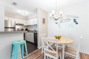 Dining - Beach Walk -optional BIKES-Pool-Walk 2 PierVillage (Saint Simons Island)