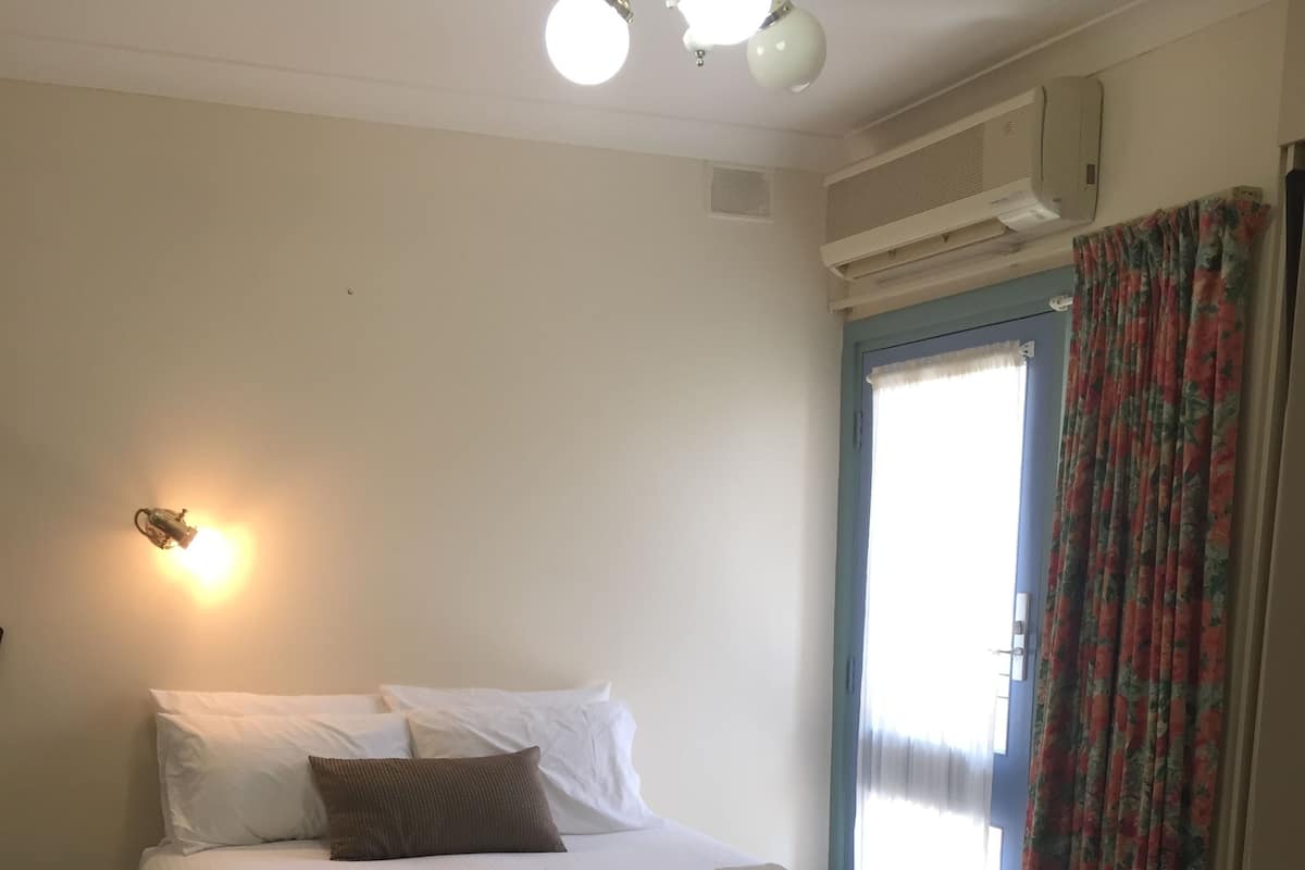 Deluxe Double Room, 1 Queen Bed | Iron/ironing board (on request), WiFi (free), bed sheets