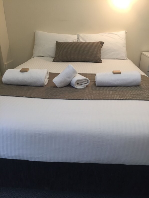 Iron/ironing board, free WiFi, bed sheets