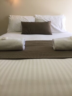 Kamar Double Deluks, 1 Tempat Tidur Queen | Setrika/meja setrika, Wi-Fi gratis, dan seprai linen