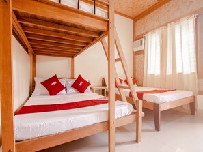 Superior Quadruple Room - OYO 709 Telesfora Beach Cottage (El Nido)