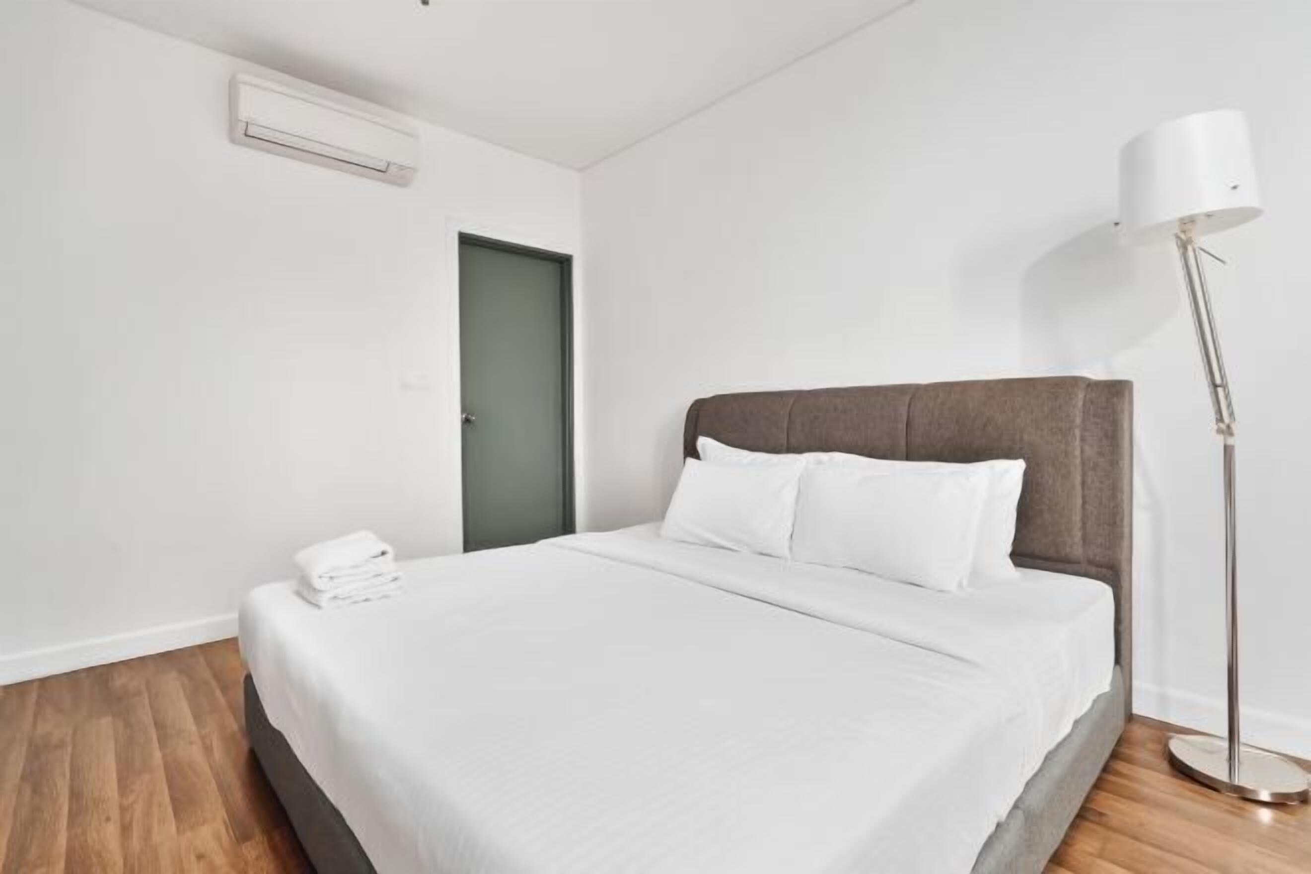 2 bedrooms, in-room safe, individually decorated, individually furnished