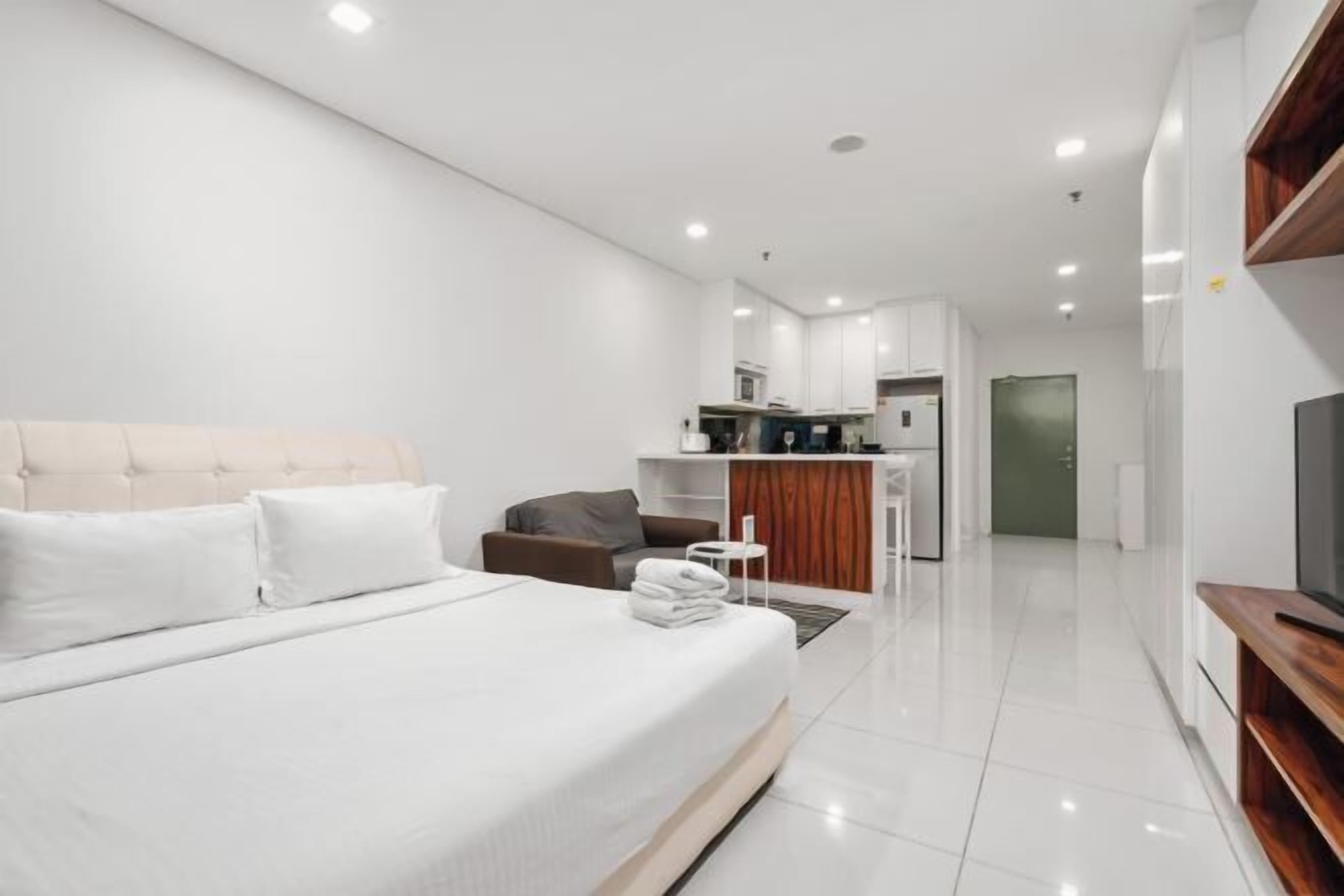 2 bedrooms, in-room safe, individually decorated, individually furnished