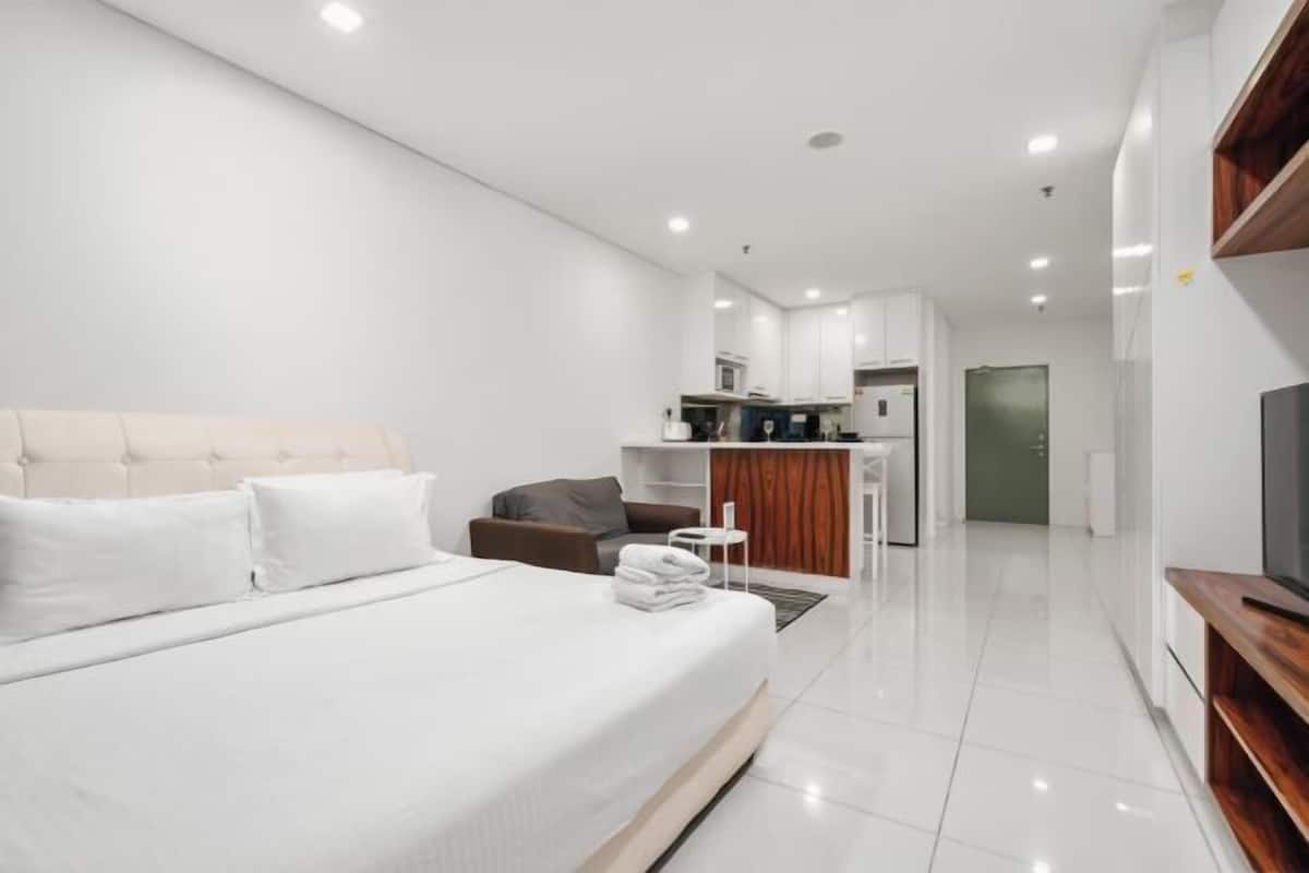 2 bedrooms, in-room safe, individually decorated, individually furnished