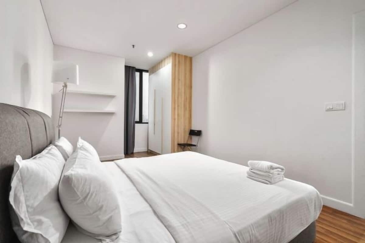 2 chambres, coffre-fort, décor unique, ameublement unique