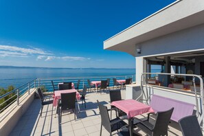 包含每日自助早餐