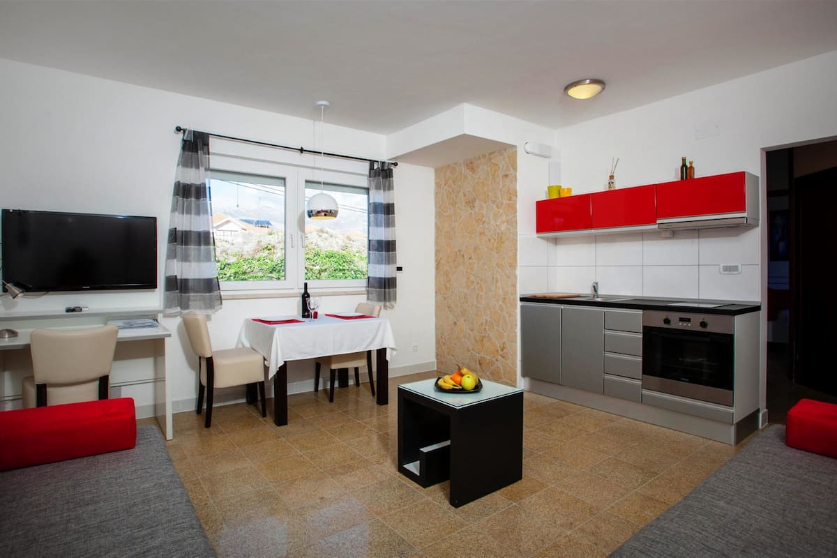 Bull. Apartment with Street View | 客厅 | LED 电视