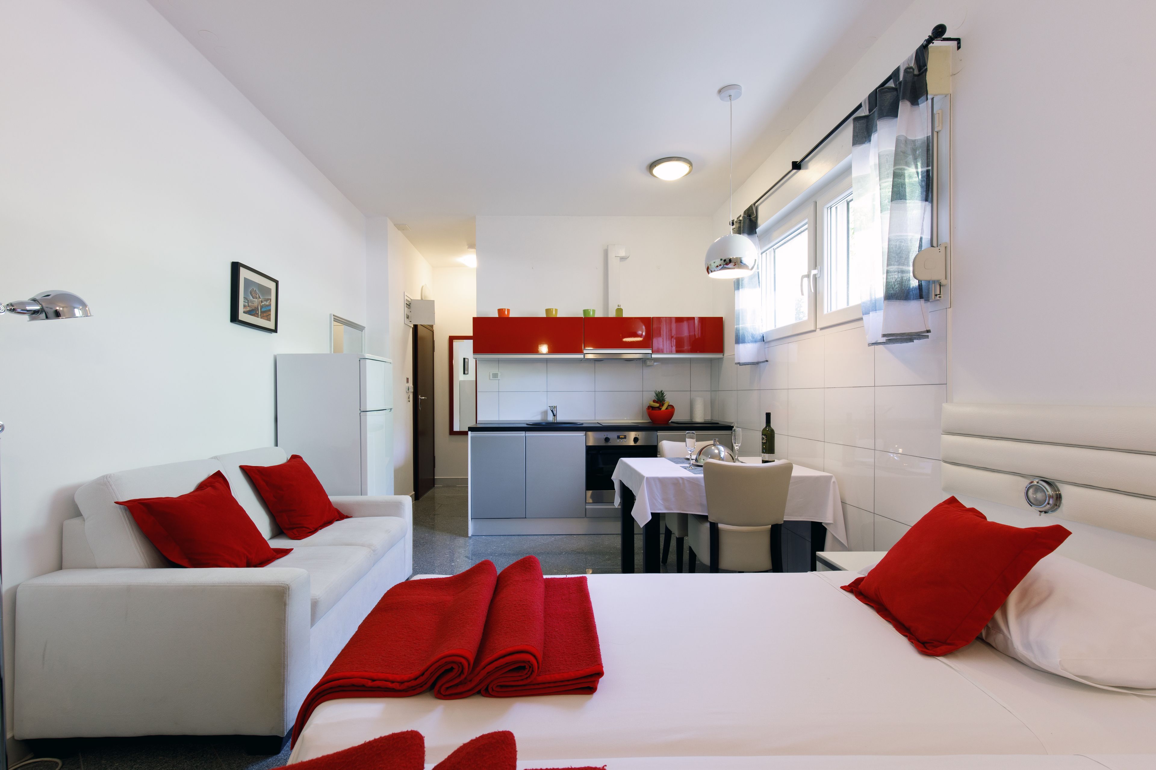 turtle. studio with parking view | in-room dining