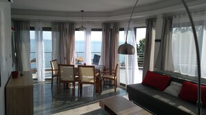 Babe. Superior Apartment with Panoramic Terrace | Oppholdsrom | LED-TV