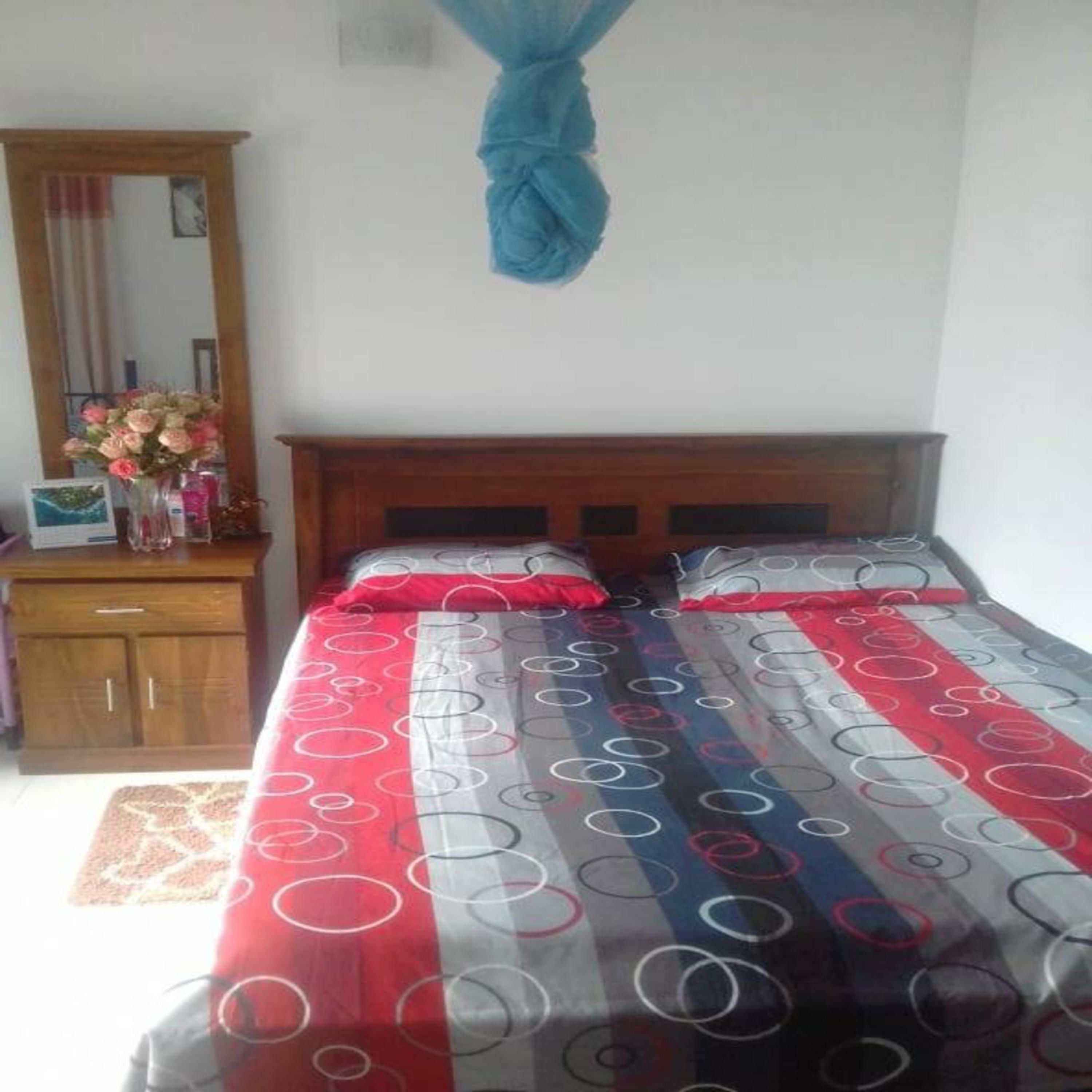 Luksushuoneisto, 1 makuuhuone, tupakointi sallittu, näköala puutarhaan | 1 makuuhuone, työpöytä, silitysrauta/-lauta