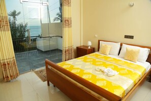 Standard Double Room | Desk, soundproofing, iron/ironing board, free WiFi - Queens Beach Hotel (Tangalle)