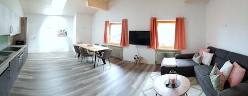 Ferienwohnung 100 m², 2-6 Personen, 2 Schlafzimmer, Wohnküche, 2 Du/WC, TV, WLAN