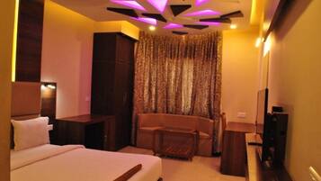 1 chambre, décoration personnalisée, ameublement personnalisé, bureau