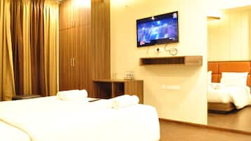 Executive Room | 1 bedroom, individually decorated, individually furnished, desk