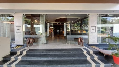 Entrada da propriedade. Hotel Sriram JB Residency