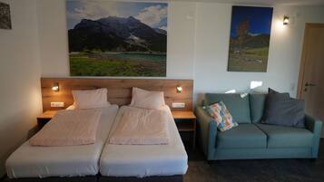 Studio Confort, 1 grand lit et 1 canapé-lit, non-fumeur, côté montagne | Coin séjour