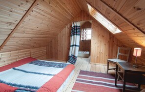 3 bedrooms, travel crib, bed sheets