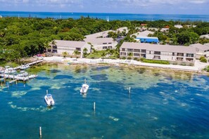 Overlooking the ocean, this hotel offers stunning views of the marina and lush surroundings.