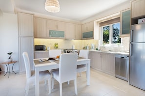 Flat-screen TV - Villa Oasis (Chania)