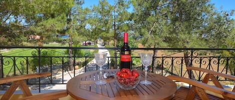 Habitación doble clásica, 1 cama Queen size, vista a la playa, frente al mar | Cortinas blackout, wifi gratis y ropa de cama