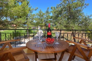 Classic Double Room, 1 Queen Bed, Beach View, Beachfront | Blackout curtains, free WiFi, bed sheets - Alexandra Apartments (Corfu)