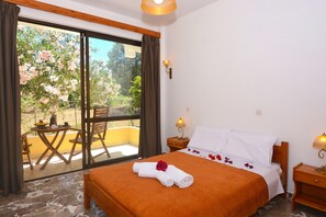 Cortinas blackout, wifi gratis y ropa de cama 