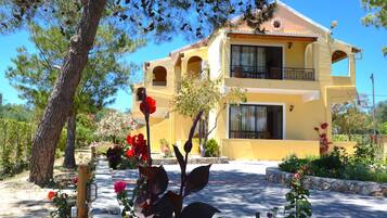 Fachada da propriedade