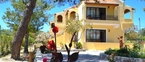 Fachada de la propiedad