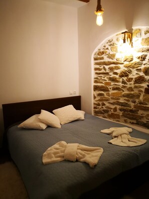 Deluxe House, Garden View | 2 bedrooms, soundproofing, free WiFi, bed sheets - Effrosini Stonehouse Portaria (Volos)