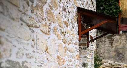 Effrosini Stonehouse Portaria