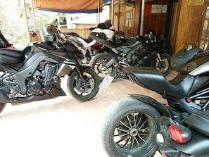 Courtyard - Hoang Chuyen Homestay (Ba Be)