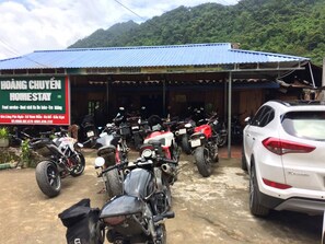 Front of property - Hoang Chuyen Homestay (Ba Be)