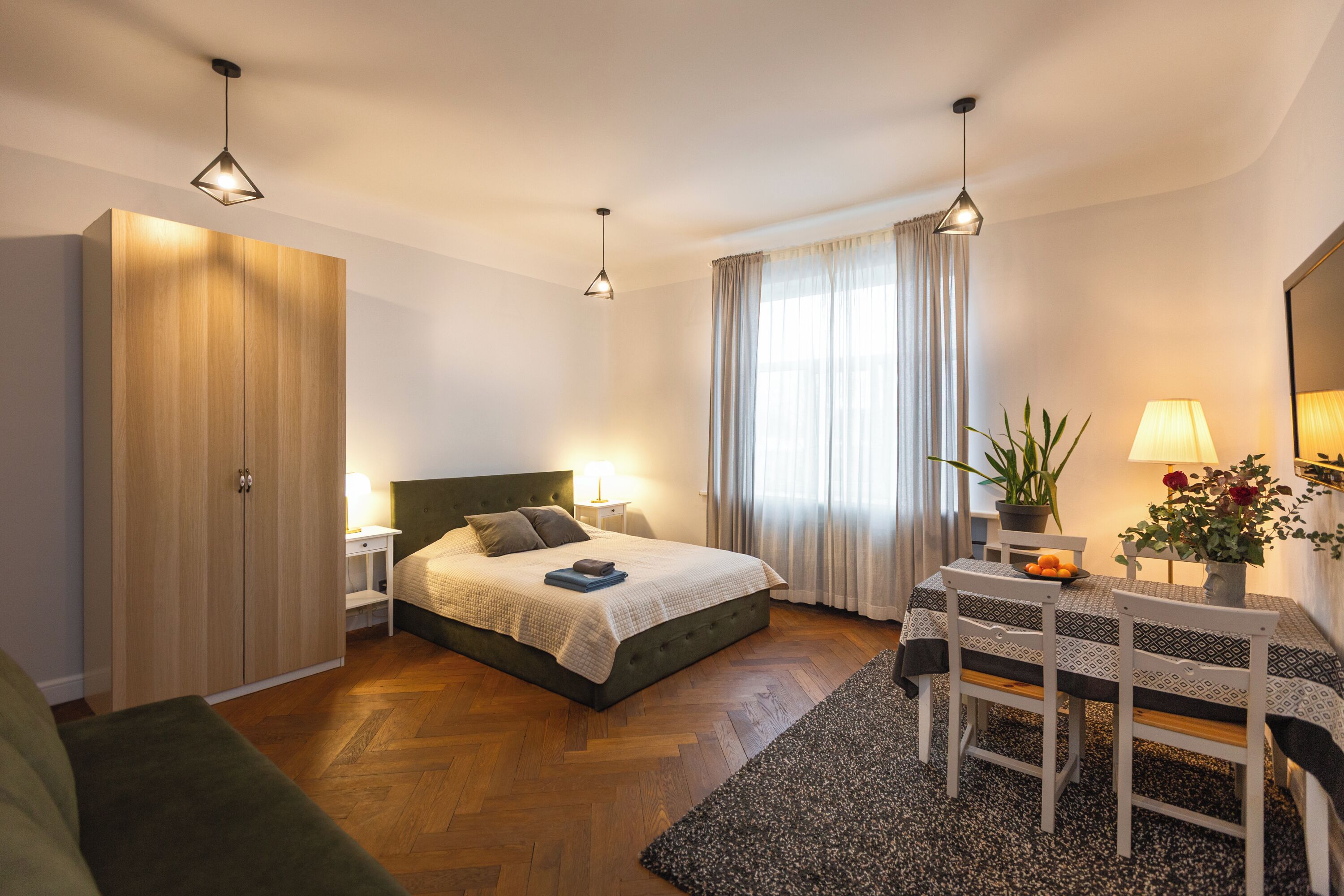 Deluxe Studio | In-room safe, desk, laptop workspace, soundproofing