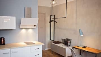 Caja de seguridad en la habitación y escritorio