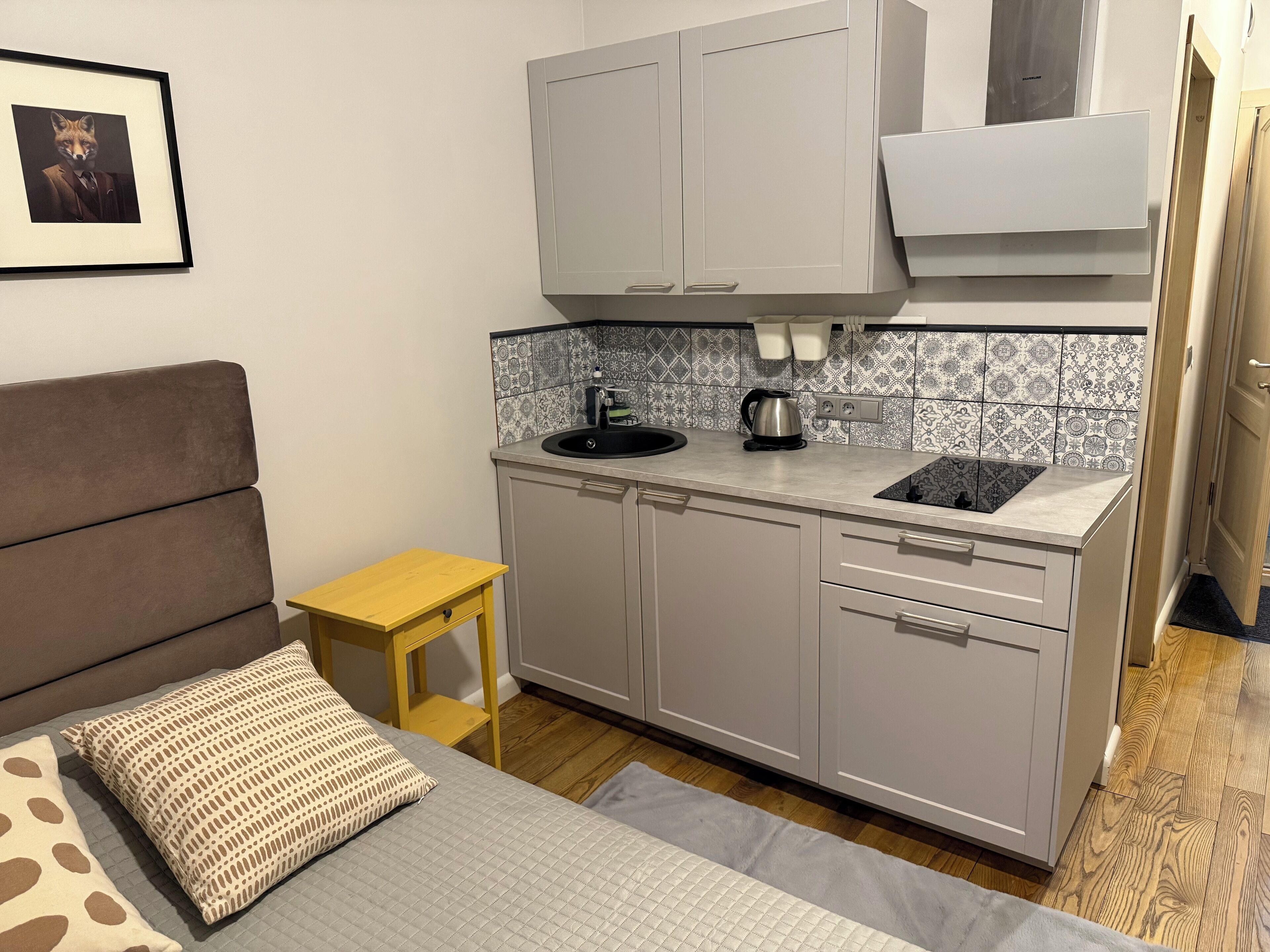 Studio 12.4 | ครัวส่วนตัว | ตู้เย็น, เตาประกอบอาหาร