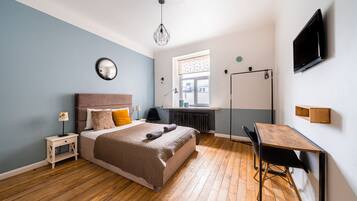 Signature apartment 12.3 | Caja de seguridad en la habitación y escritorio