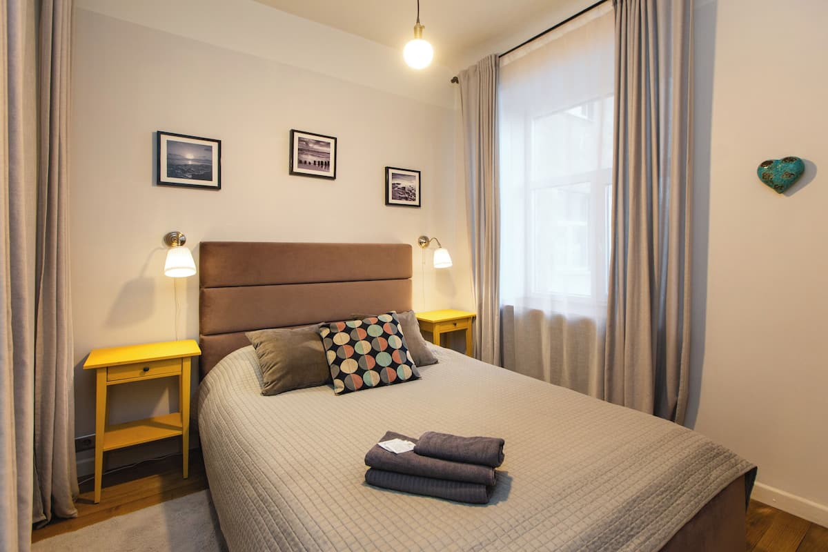 Caja de seguridad en la habitación y escritorio