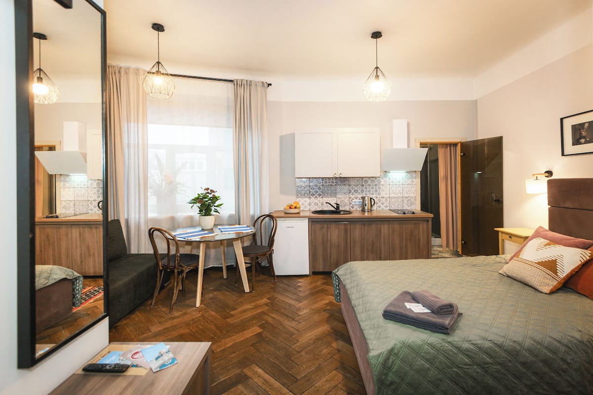 Luxury Studio 12.2 | Zimmersafe, Schreibtisch, laptopgeeigneter Arbeitsplatz