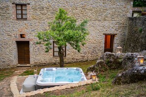 Lägenhet - uteplats - annex (I Cipressi ) | Privat bubbelpool