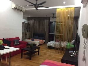 Estudio | Tabla de planchar con plancha y wifi gratis 