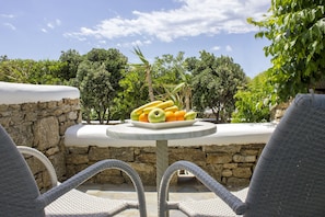 Basic Double or Twin Room, Garden View | Balcony - Eleftheria Hotel (Mykonos)