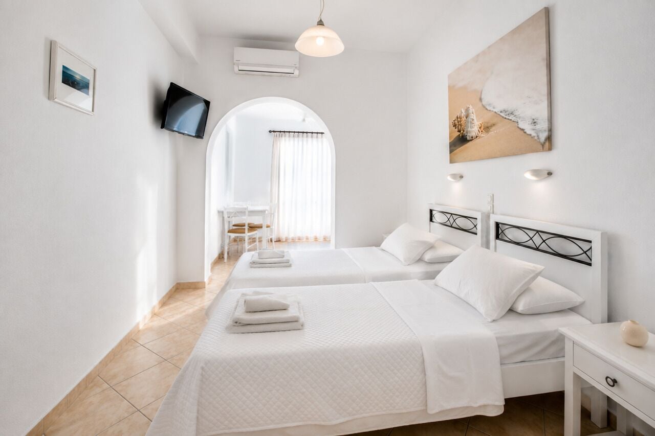 Basic Double or Twin Room, Sea View | In-room safe, soundproofing, iron/ironing board (on request)