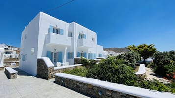 Fachada de la propiedad