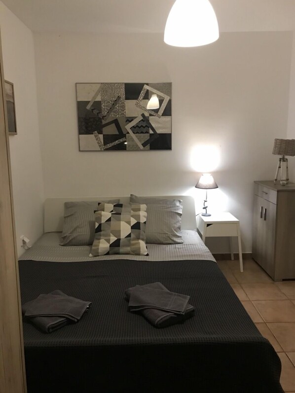 Duplex, Sea View (Maisonette) | Desk, blackout curtains, soundproofing, iron/ironing board