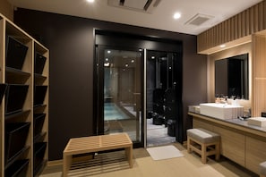 Towels - HOTEL Cargo Shinsaibashi (Osaka)