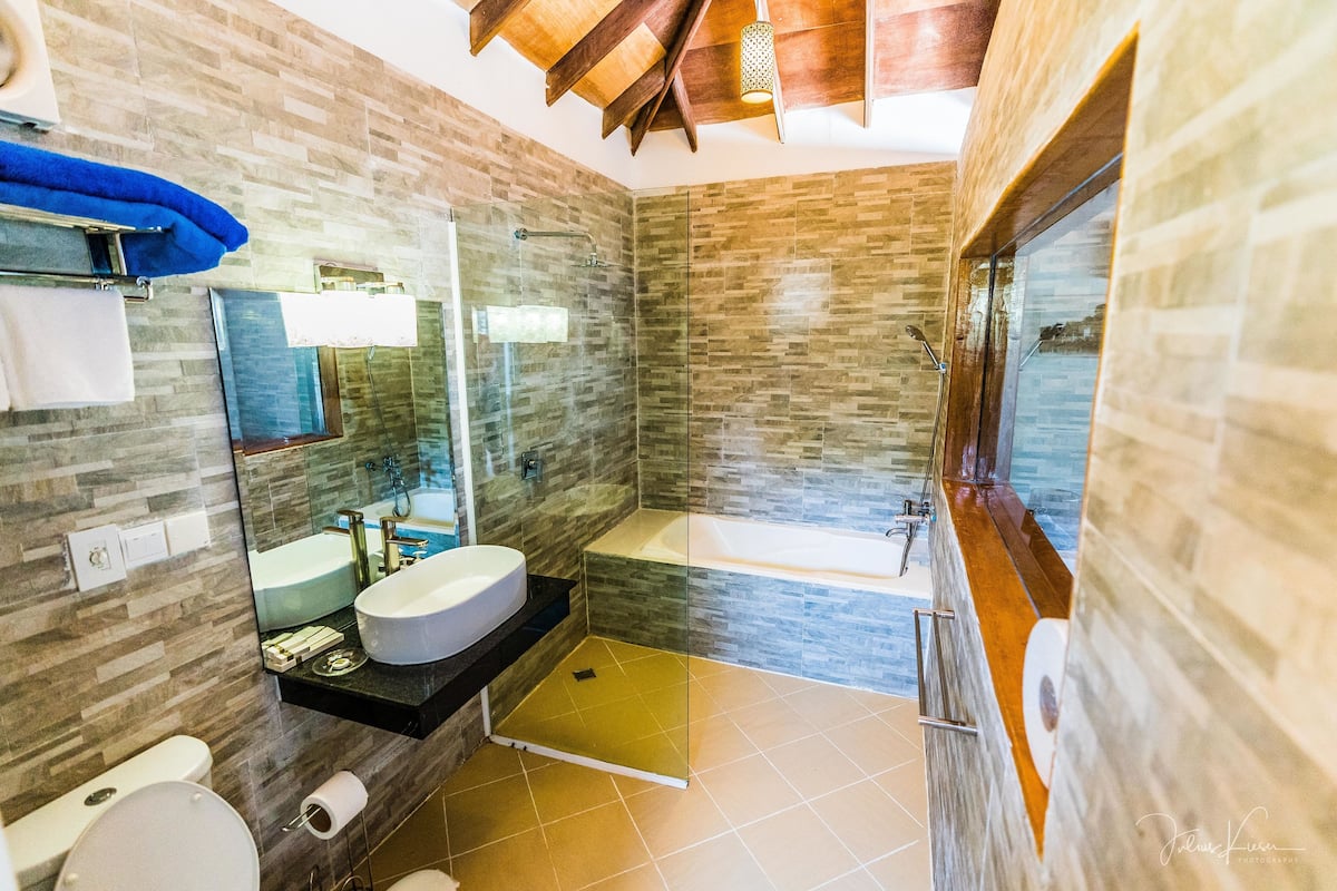 combined shower/bathtub, deep-soaking bathtub, rainfall showerhead