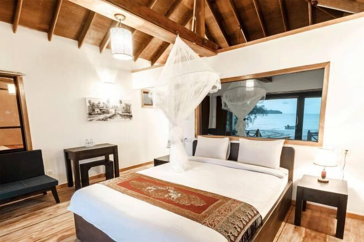 In-room safe, desk, cribs (free), WiFi (free)
