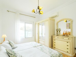 3 chambres, fer et planche à repasser, Wi-Fi gratuit, draps fournis